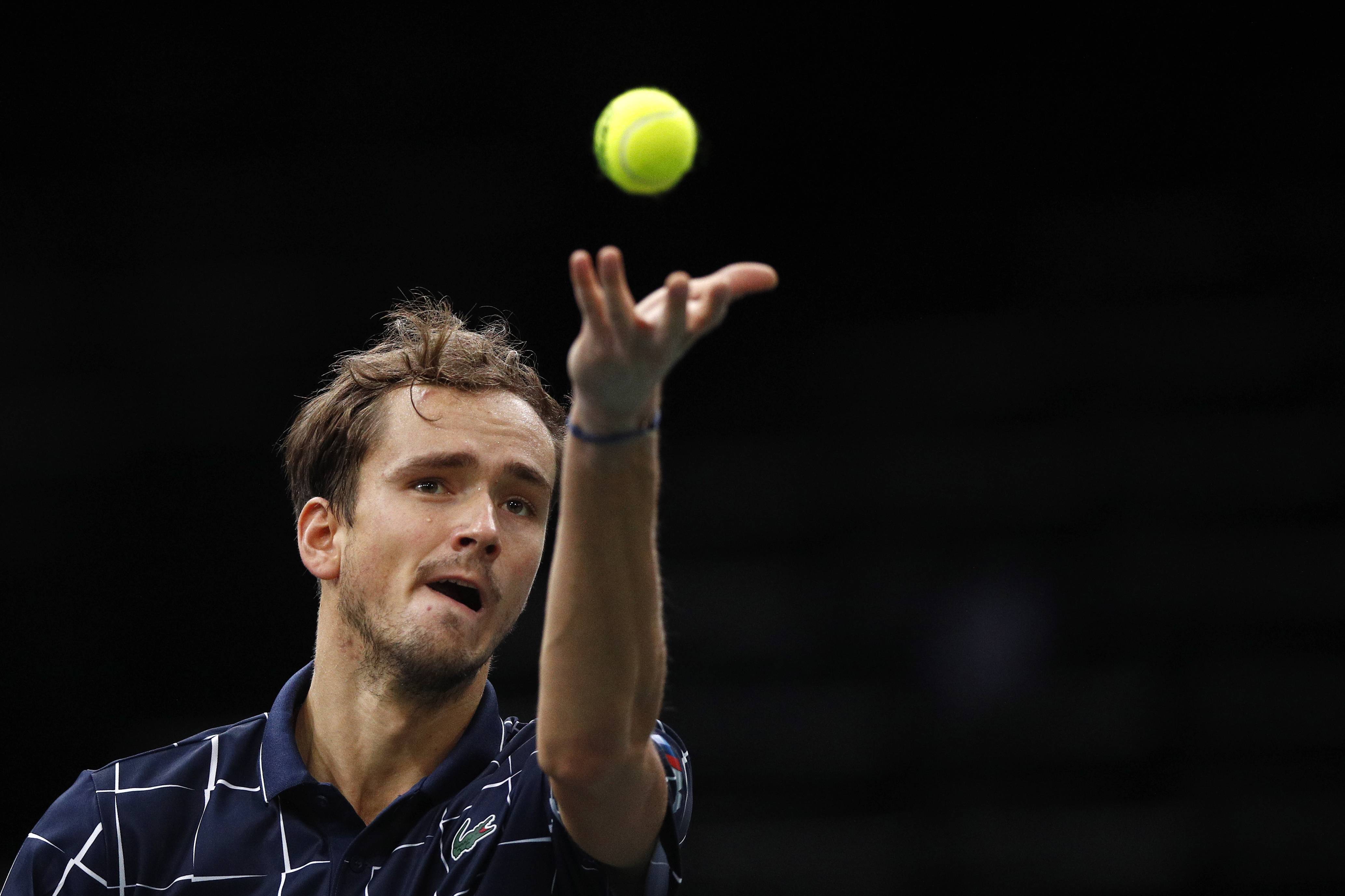 西班牙网球队力克意大利网球队,梅德韦杰夫高光表现的简单介绍 西班牙网球队力克意大利网球队,梅德韦杰夫高光表现的简单介绍