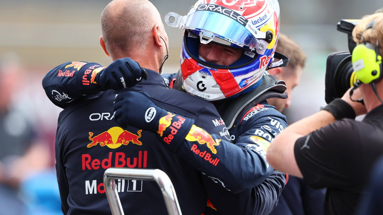 爱游戏娱乐-阿斯顿马丁险胜索伯车队，维斯塔潘刷新纪录