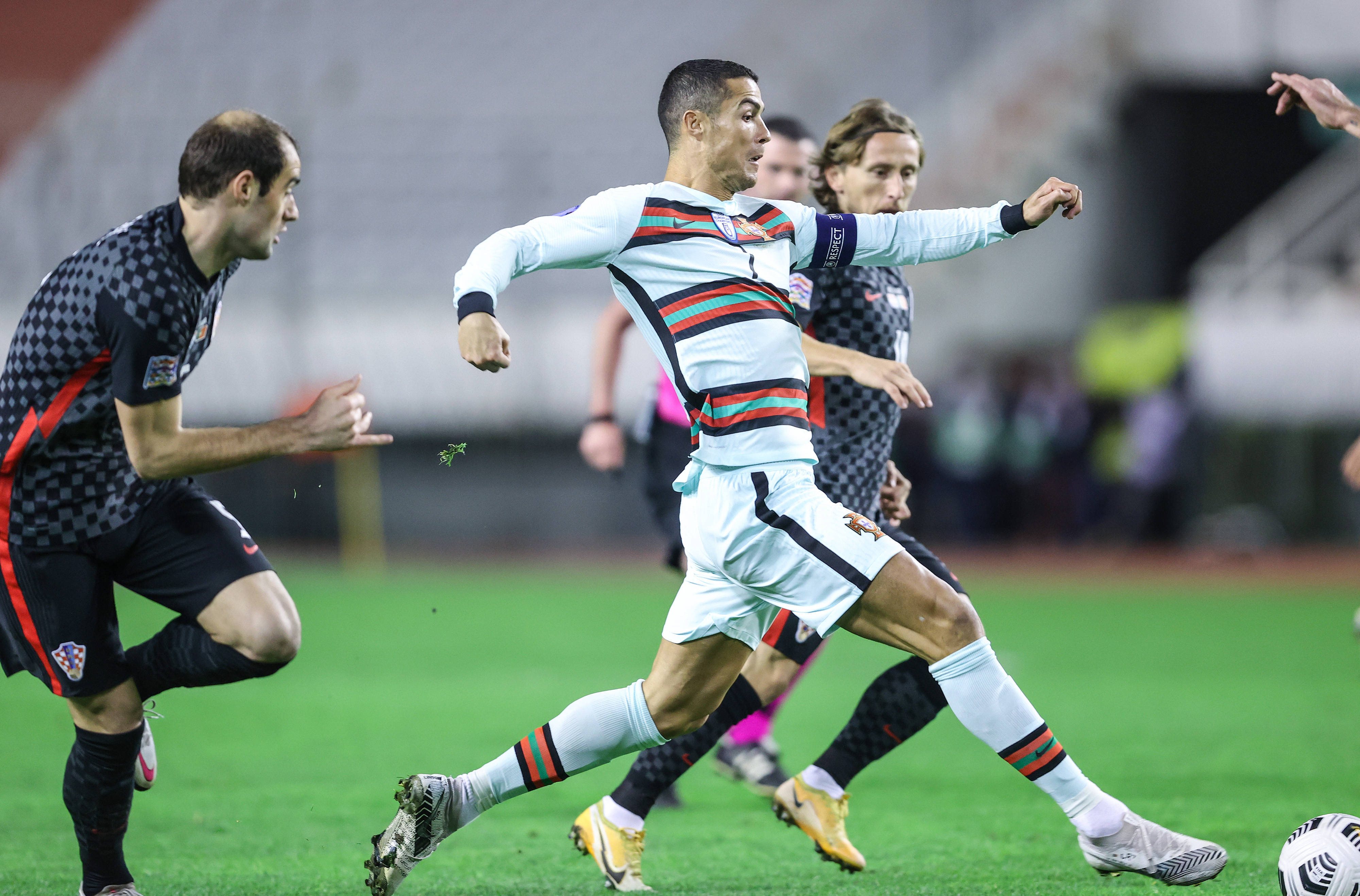 罗曼·帕夫罗维奇救主，克罗地亚横扫葡萄牙晋级欧洲预选赛决赛