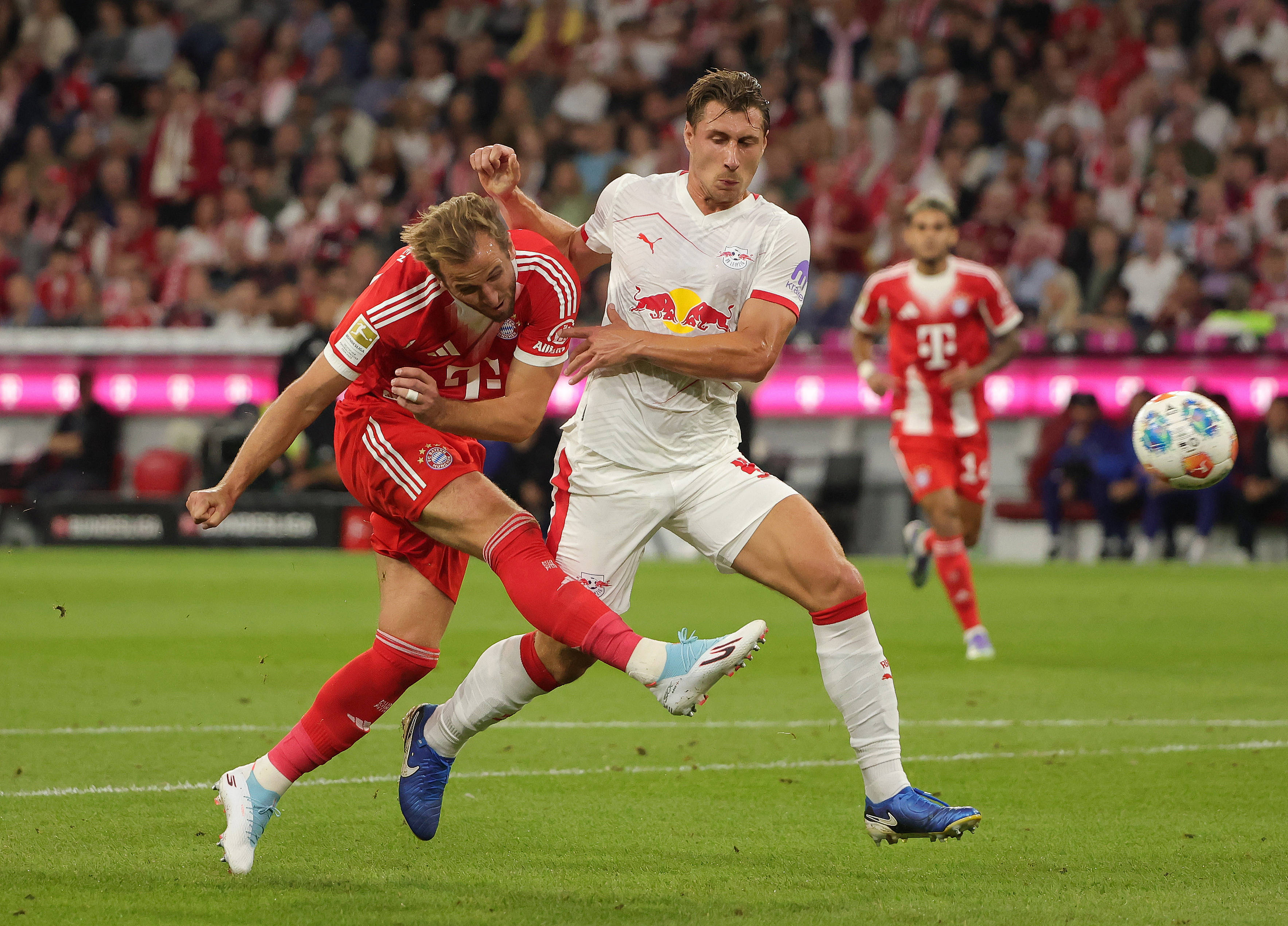 拜仁绝杀瑞典，拉什福德带队取胜