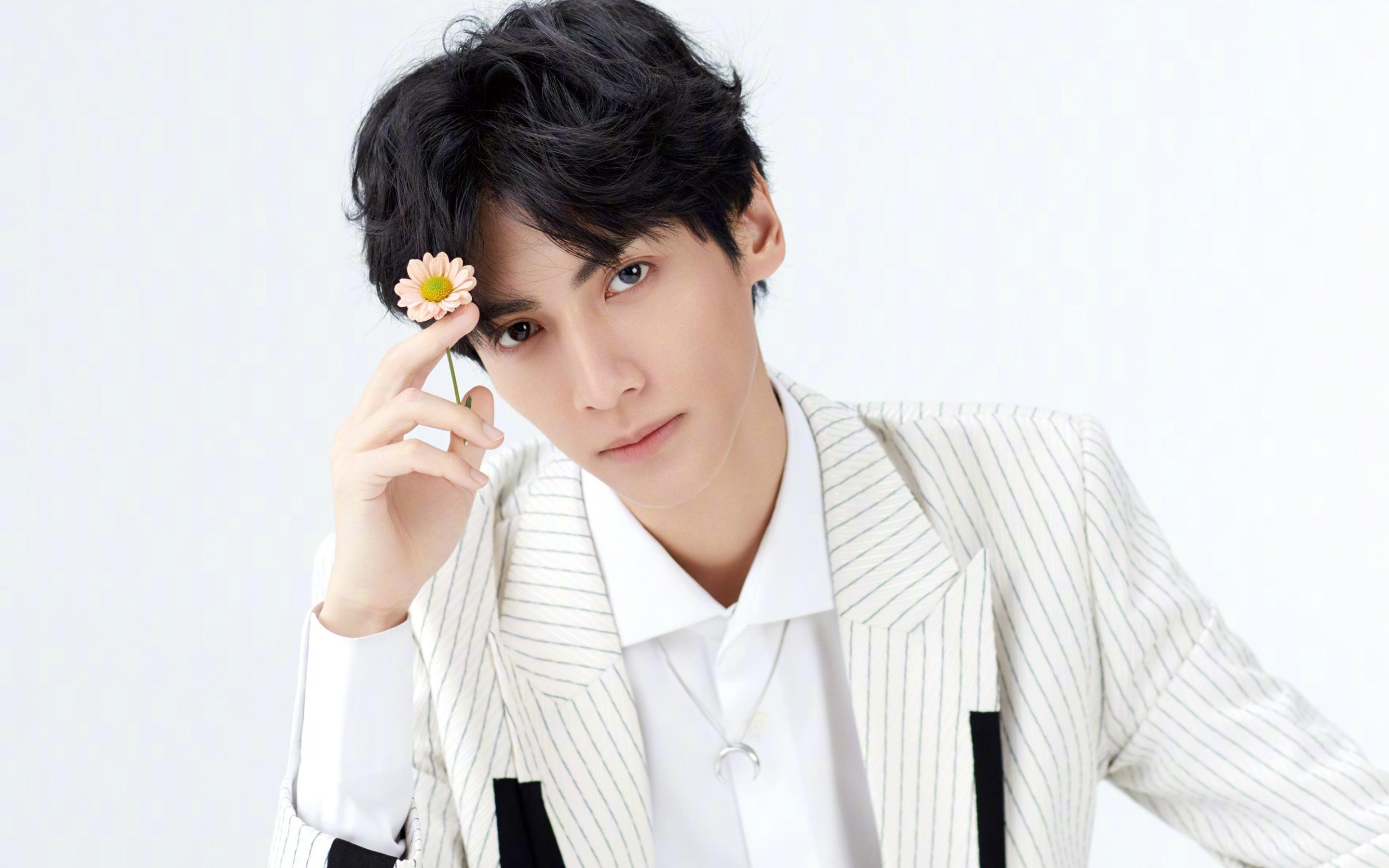 爱游戏在线-绿茵场与硬木地板的交响诗，当德甲争冠战遭遇勇士艺术篮球