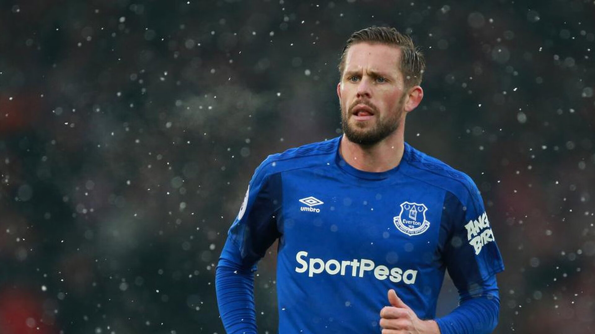 爱游戏在线-跨洋对决，当深圳防线遭遇降维打击，西亚卡姆的全方位轰炸无人能解