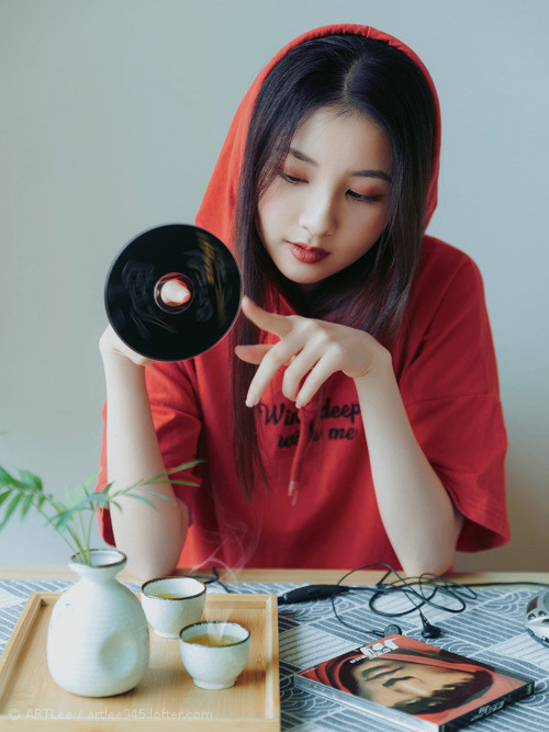 冰封北境的逆袭,爱德华兹新王登基,掘金王朝初现裂痕